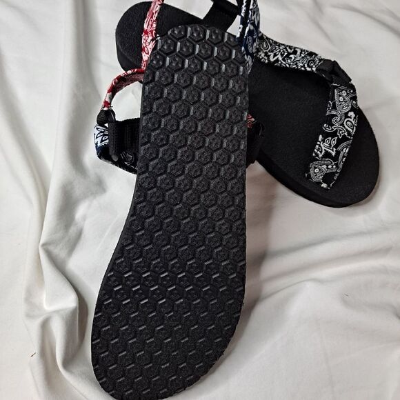 Portland Boot Co. Penelope Sport Sandal Rubber Sole Bandana Red White Bl… - Picture 2 of 5